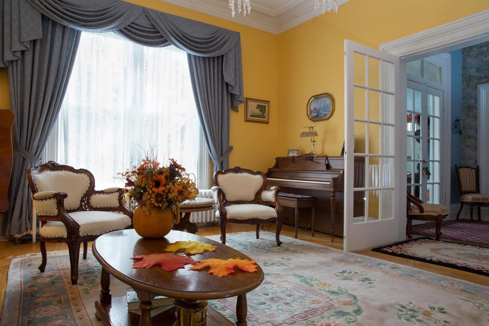 Fitzroy Hall Σάρλοτ Τάουν Εξωτερικό φωτογραφία